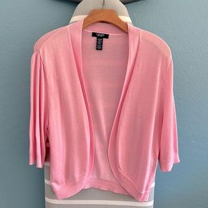 Sweet pink sweat with 3/4 sleeve.